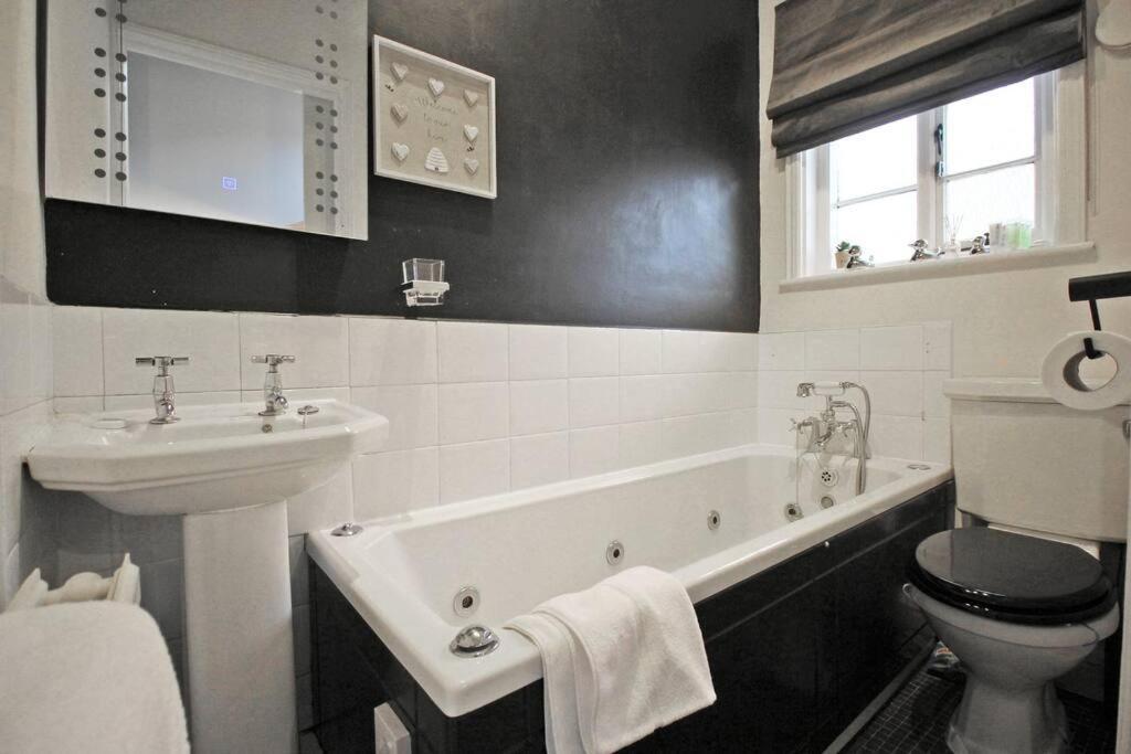 In The Heart Of Chester, Historical & Stylish Eksteriør bilde